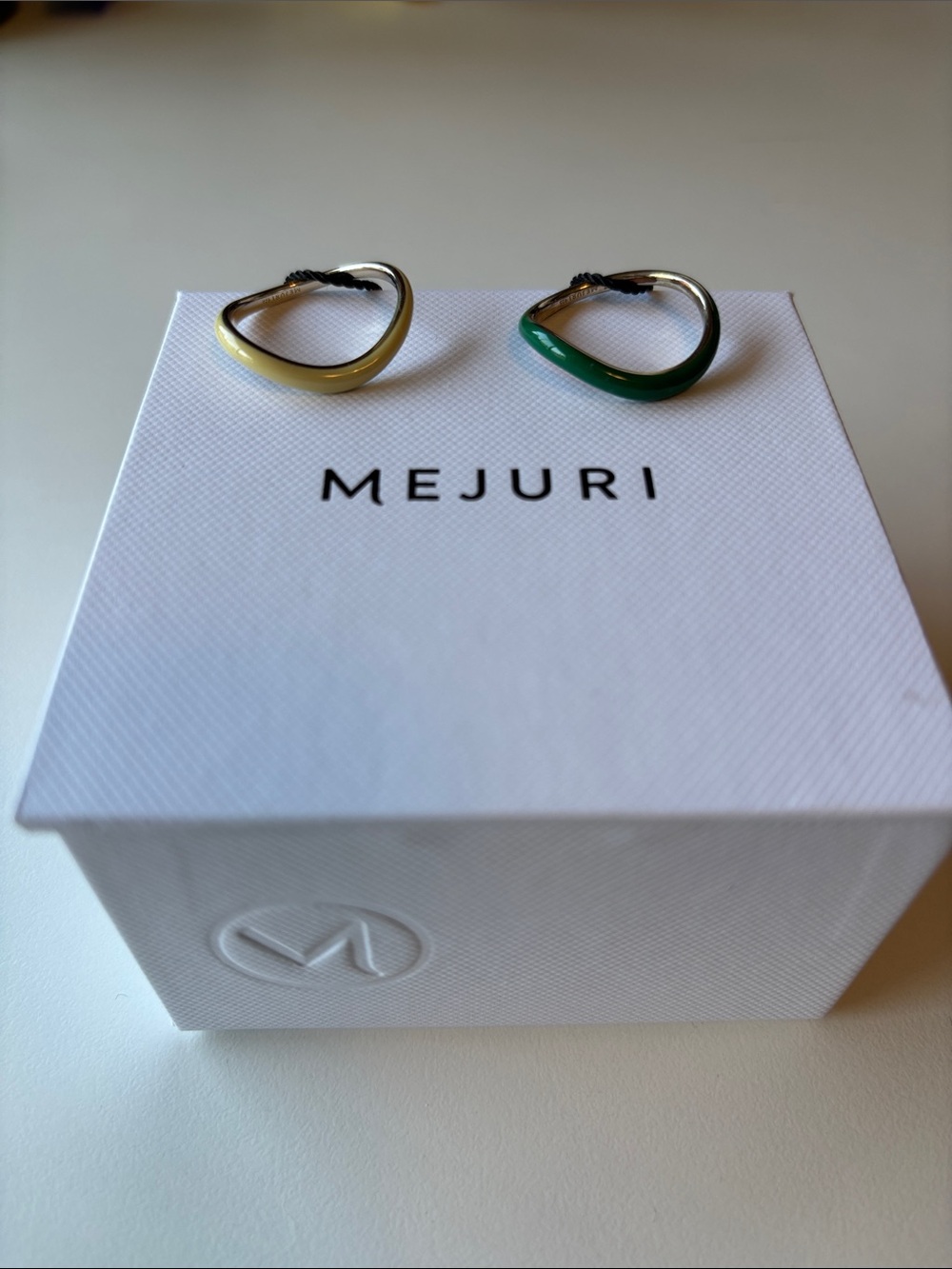 NWT, Mejuri wave rings, green and pale yellow enamel over sterling, size 10 - Picture 2 of 6
